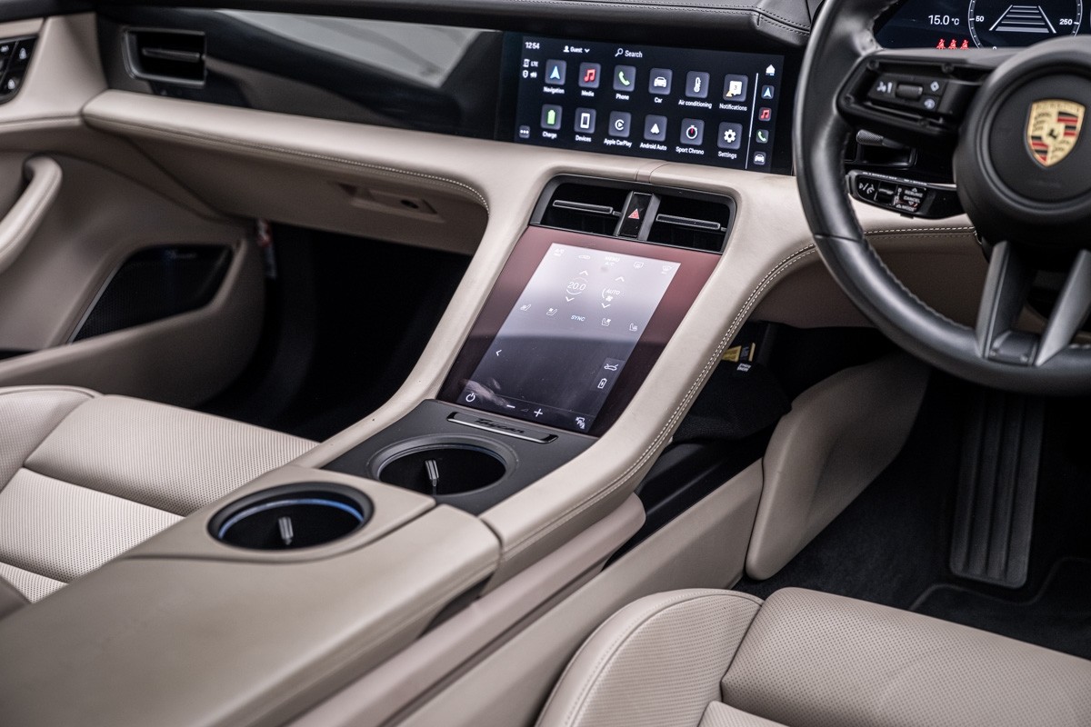 Porsche Taycan 4S (Y1A)