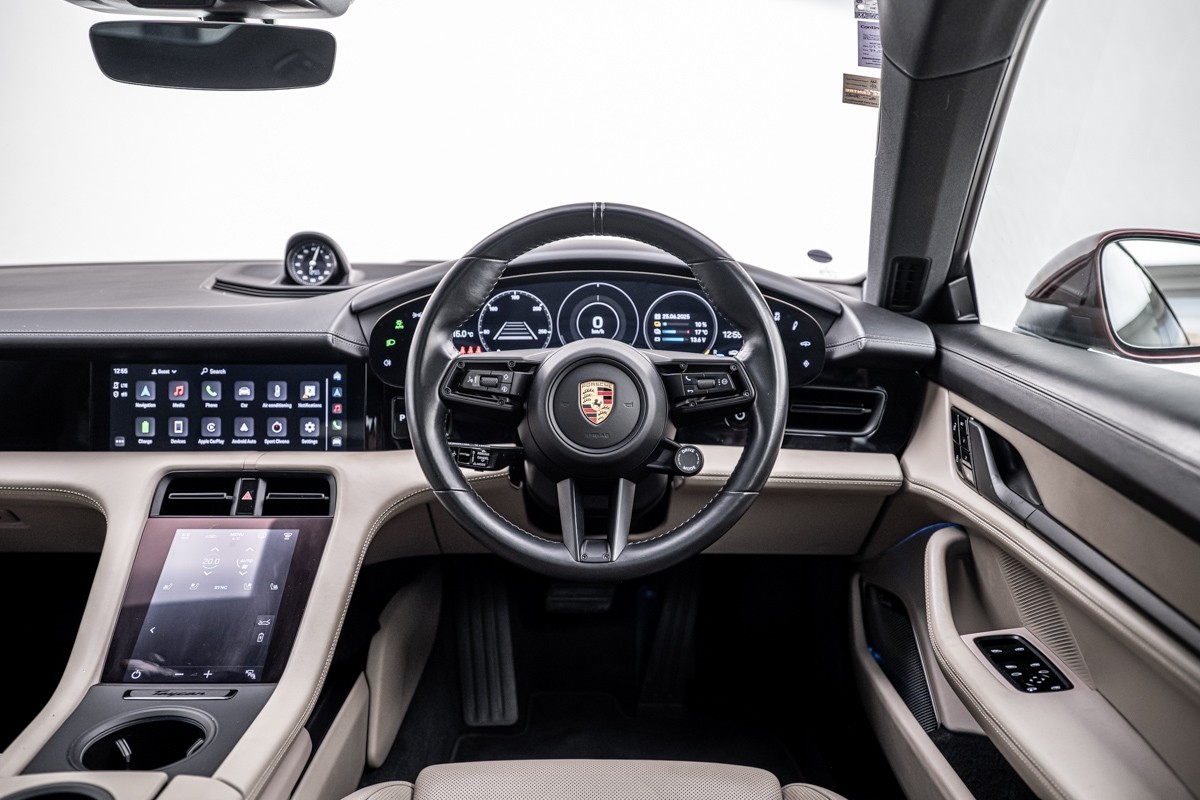 Porsche Taycan 4S (Y1A)