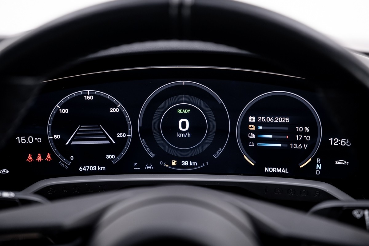 Porsche Taycan 4S (Y1A)