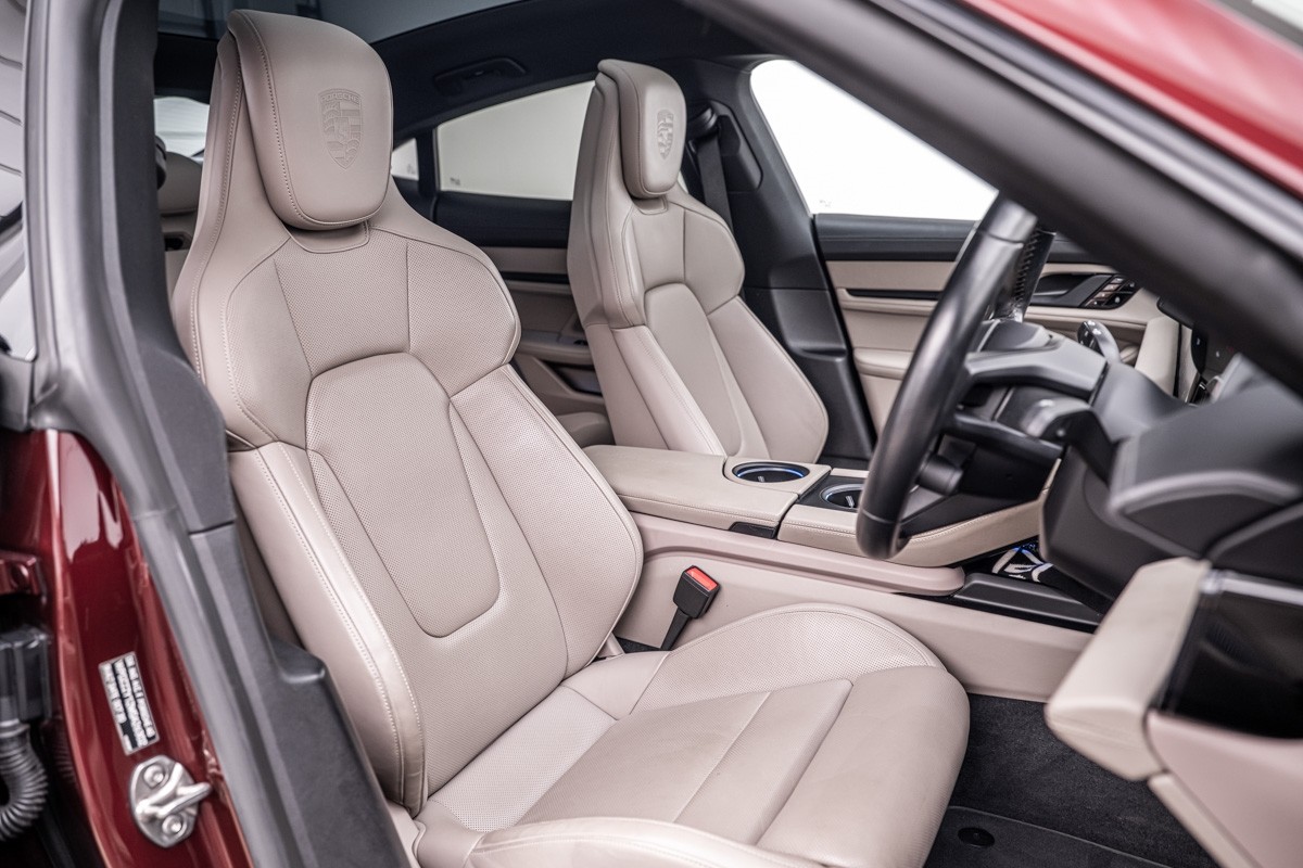 Porsche Taycan 4S (Y1A)