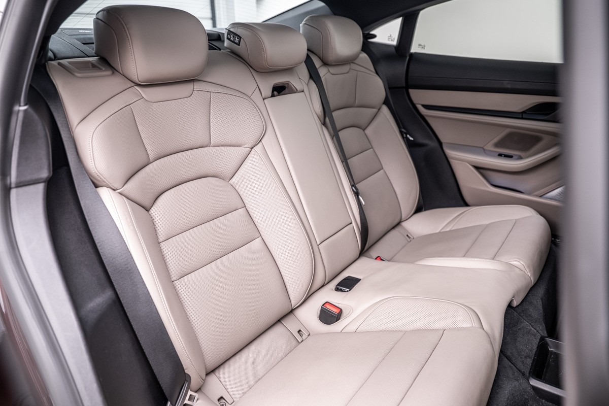 Porsche Taycan 4S (Y1A)