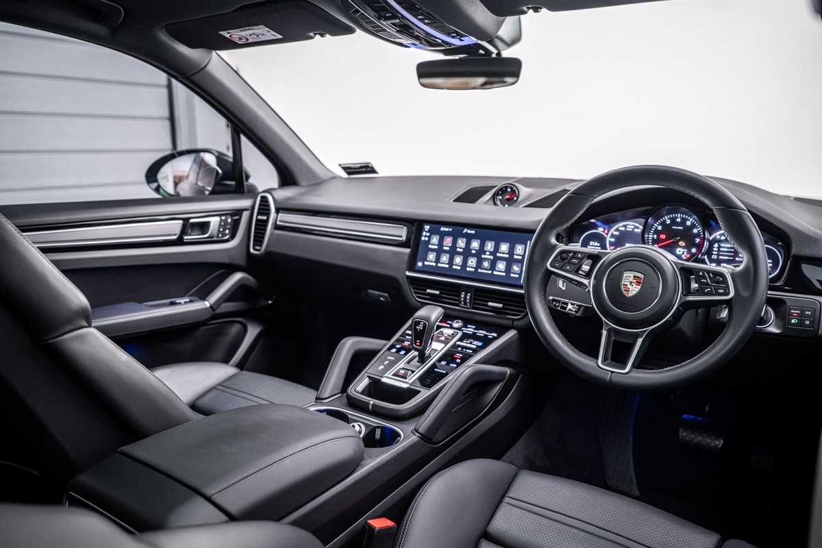 Porsche Cayenne Platinum Edition (E3)