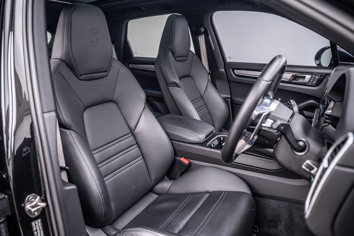 Porsche Cayenne Platinum Edition (E3)
