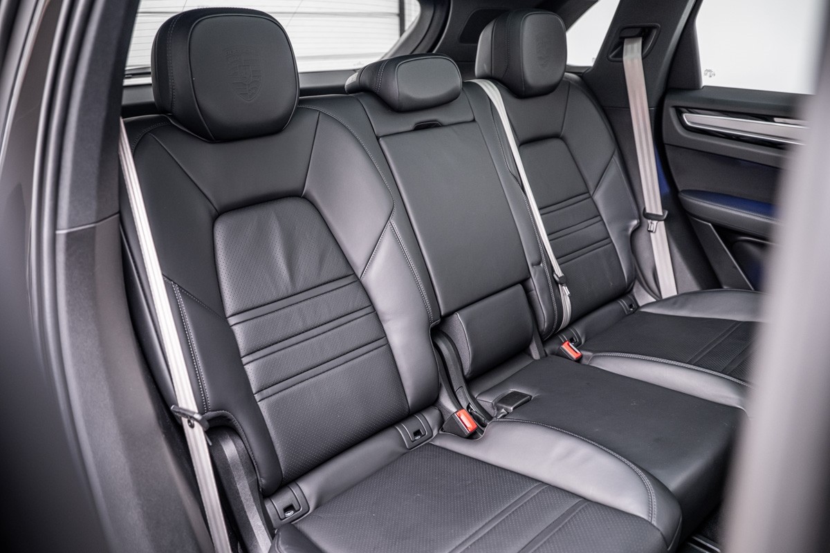 Porsche Cayenne Platinum Edition (E3)