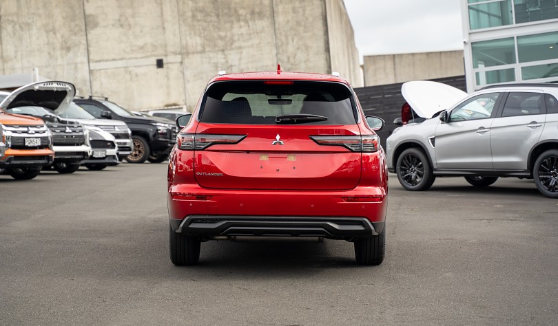 2025 Mitsubishi Outlander 4