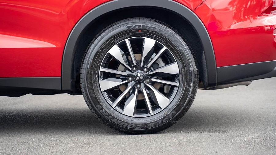 2025 Mitsubishi Outlander 7