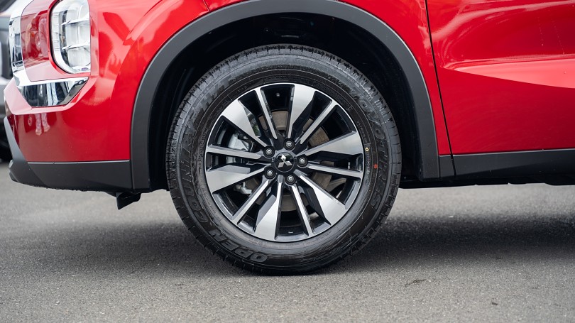 2025 Mitsubishi Outlander 6