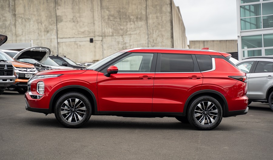 2025 Mitsubishi Outlander 5