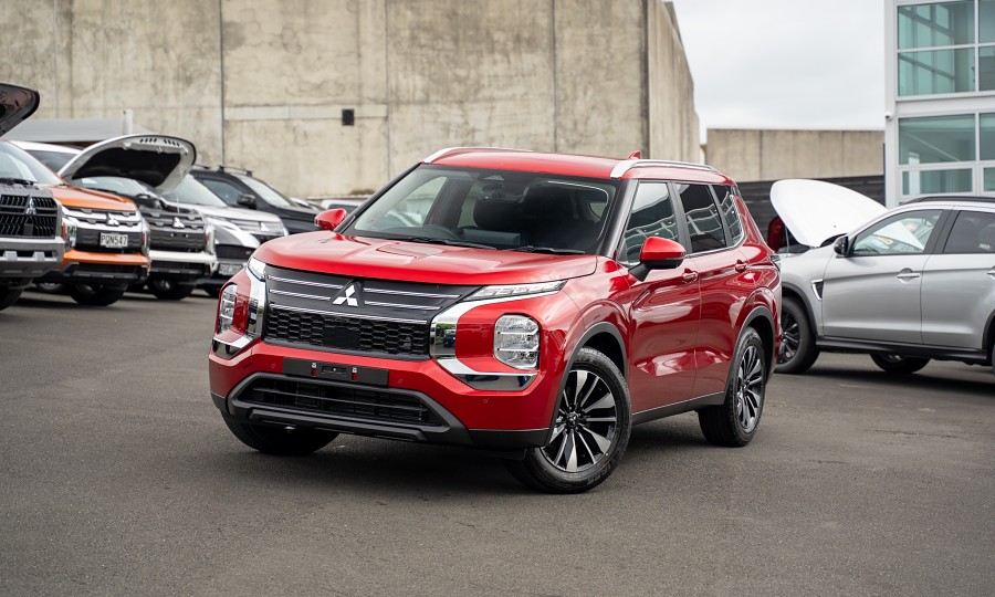 2025 Mitsubishi Outlander 1
