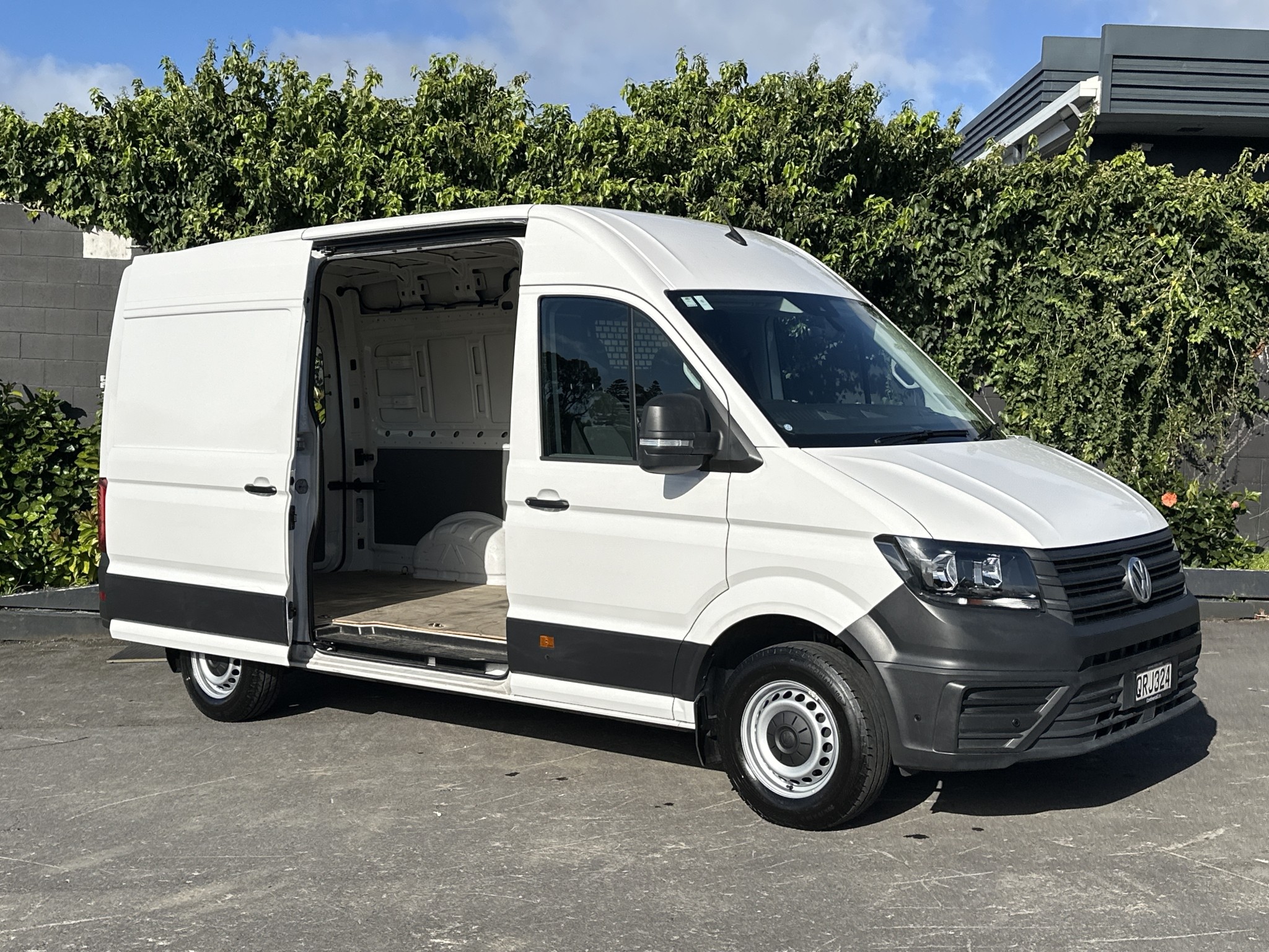 Volkswagen Crafter 35 103KW MWB AUTO