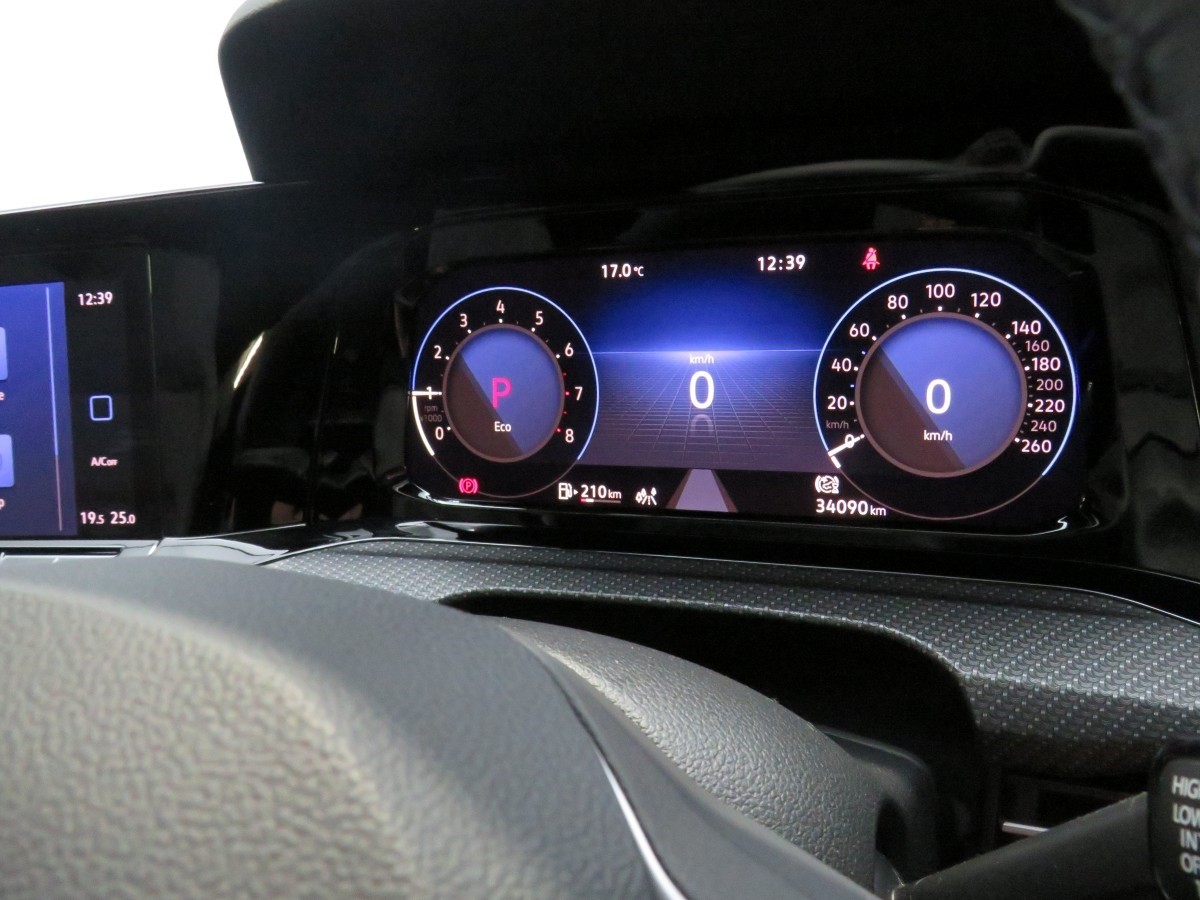 Volkswagen Golf TSI R-LINE - Tech Pack