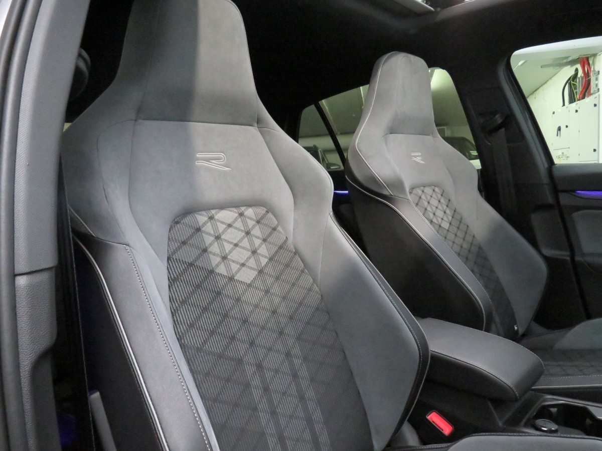 Volkswagen Golf TSI R-LINE - Tech Pack