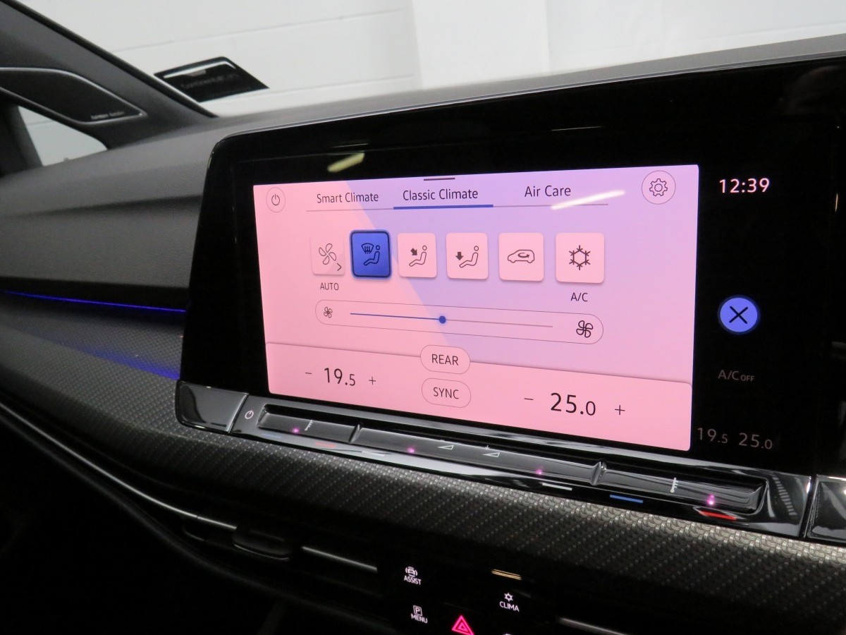 Volkswagen Golf TSI R-LINE - Tech Pack