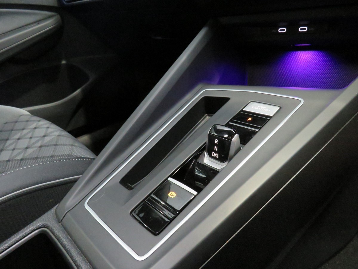 Volkswagen Golf TSI R-LINE - Tech Pack