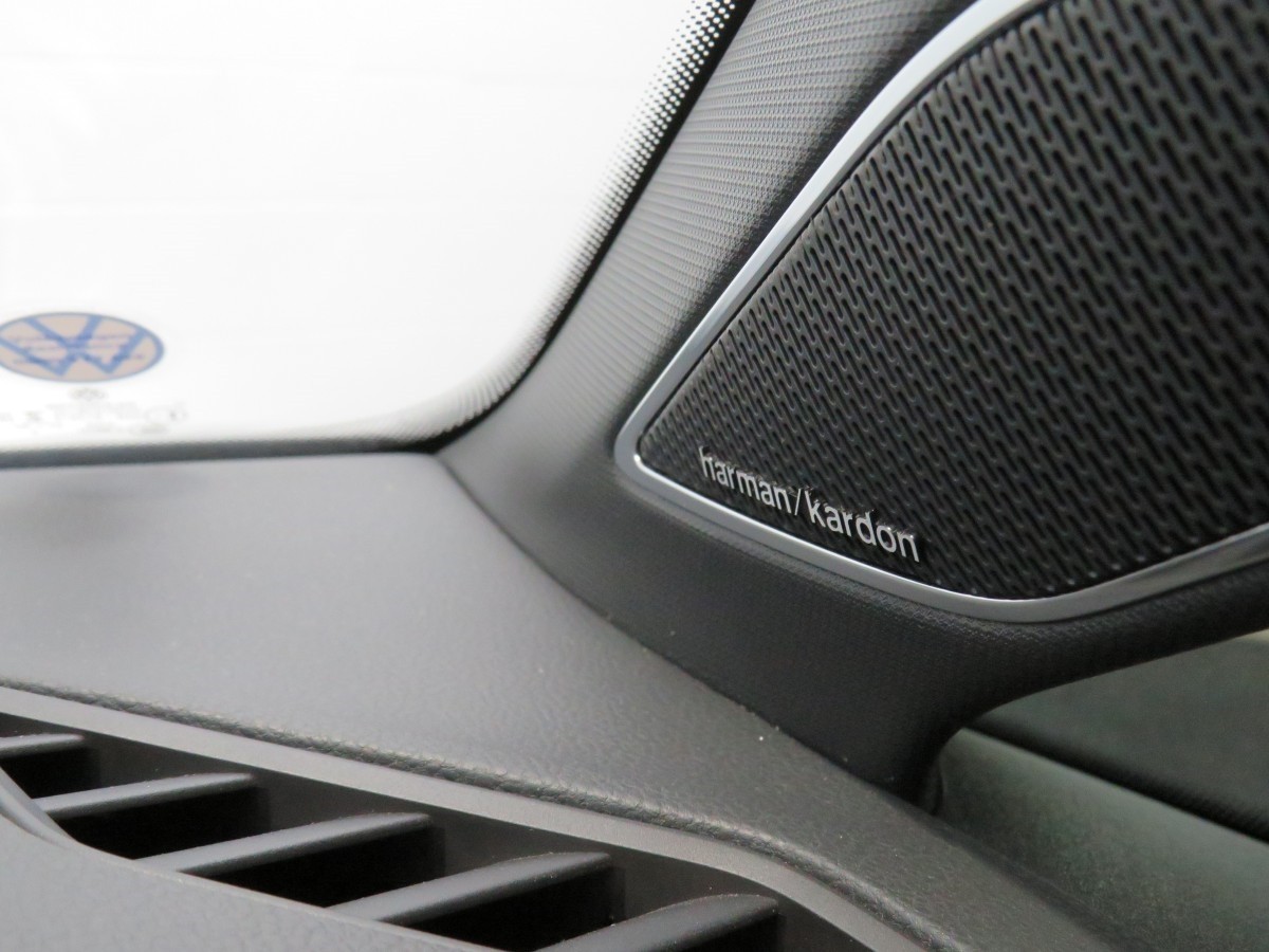 Volkswagen Golf TSI R-LINE - Tech Pack