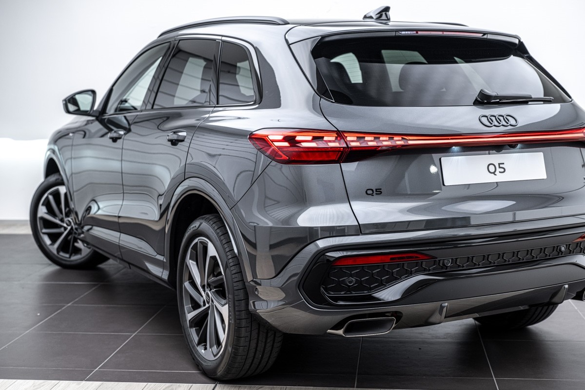 Audi Q5 SUV TFSI quattro S Tronic 150kW