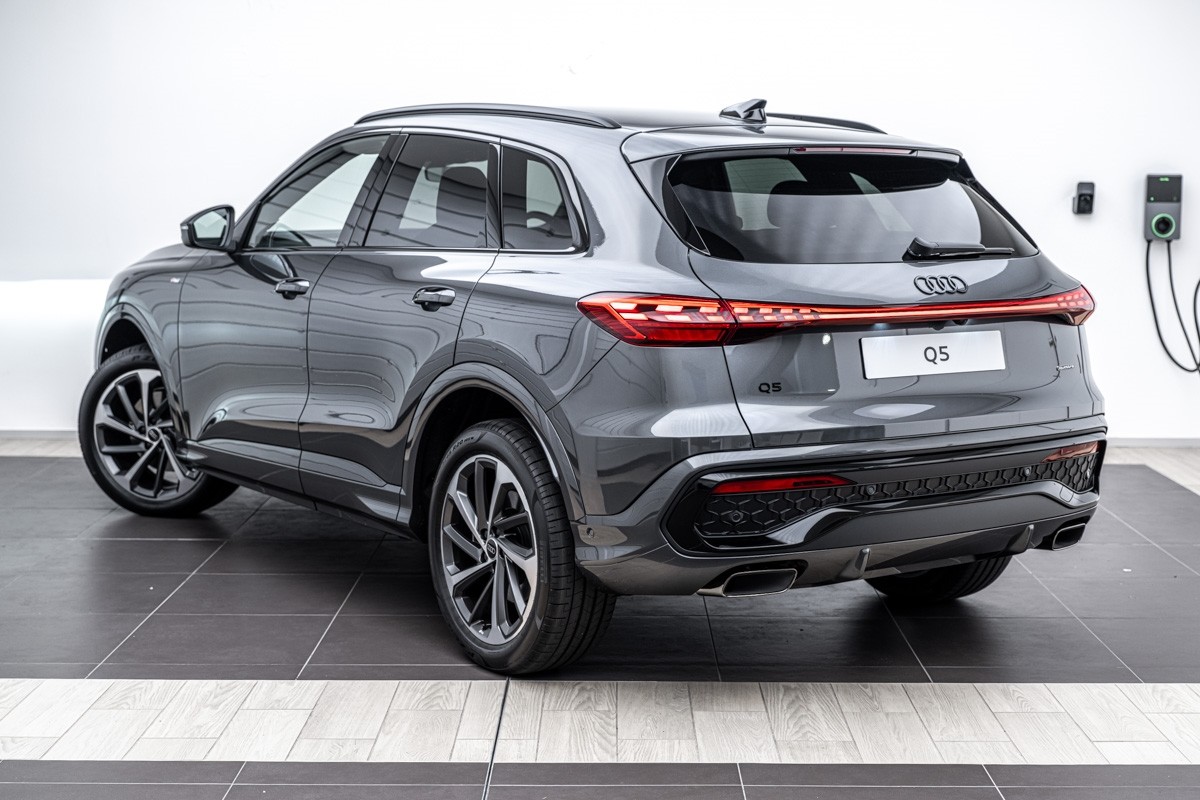 Audi Q5 SUV TFSI quattro S Tronic 150kW