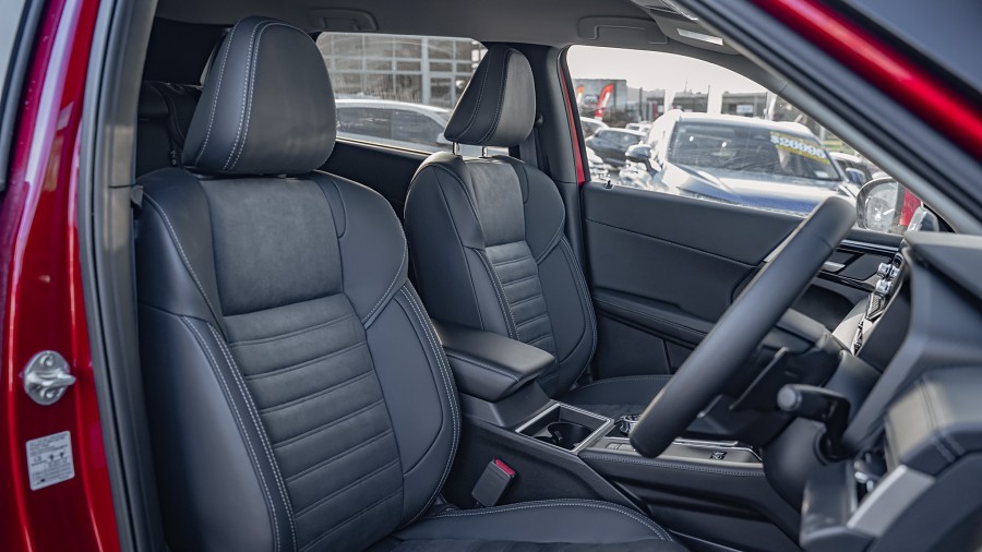 2025 Mitsubishi Outlander 8