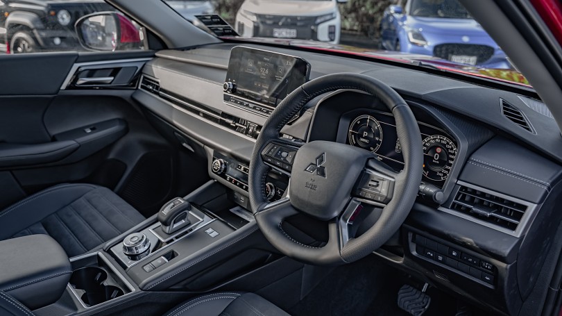 2025 Mitsubishi Outlander 9