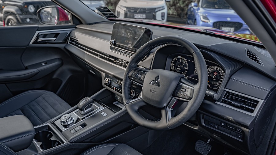 2025 Mitsubishi Outlander 9