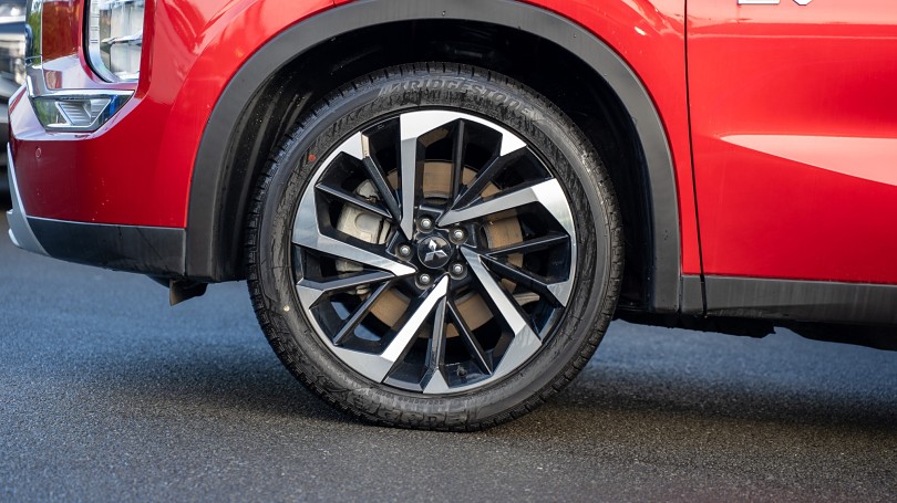 2025 Mitsubishi Outlander 6