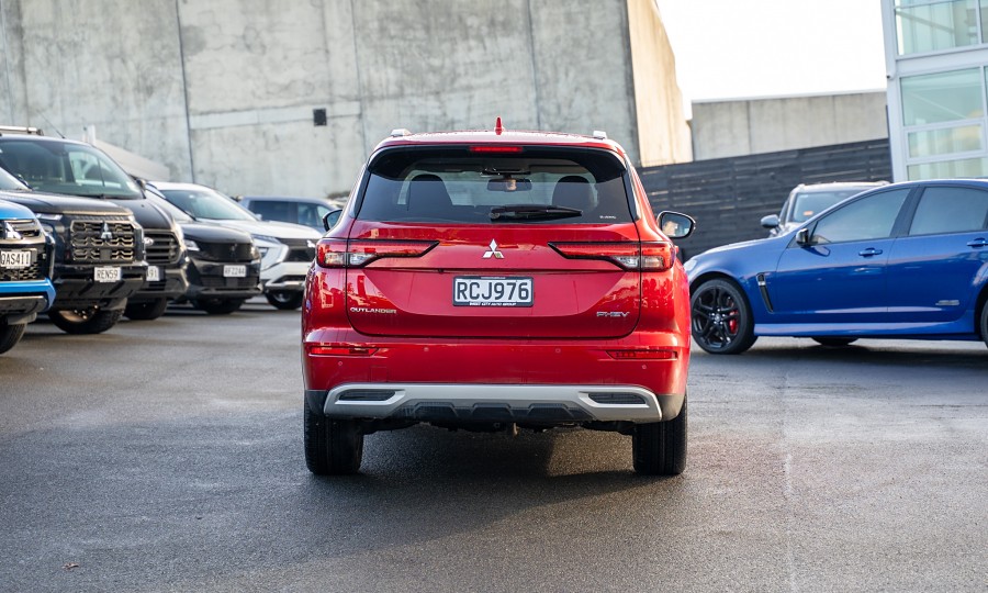 2025 Mitsubishi Outlander 4