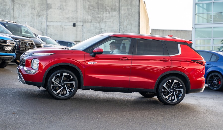 2025 Mitsubishi Outlander 5