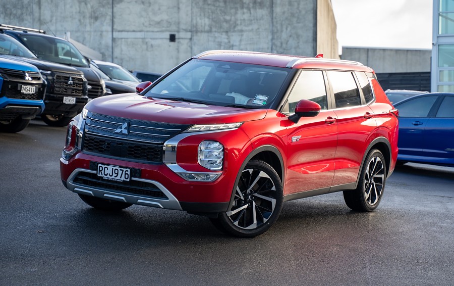 2025 Mitsubishi Outlander 1