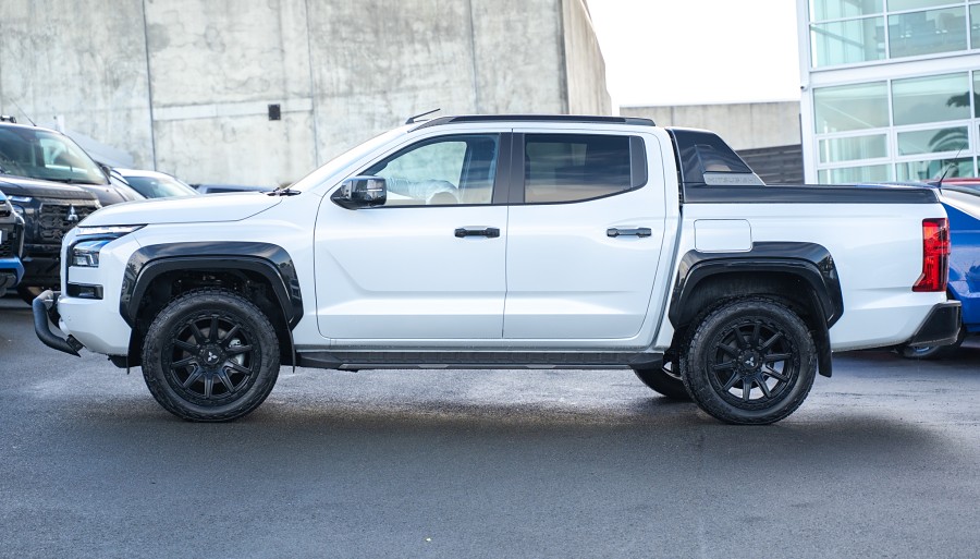 2025 Mitsubishi Triton 5