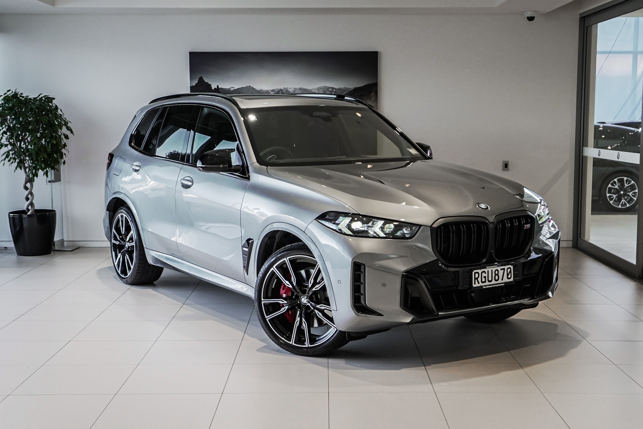 BMW X5 M60i