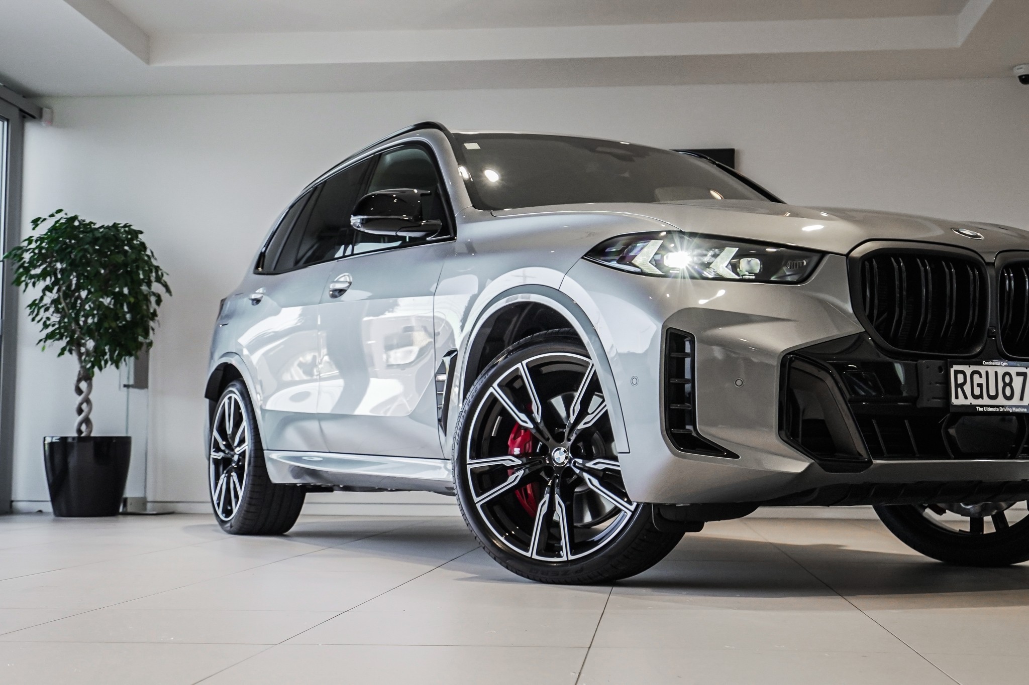 BMW X5 M60i
