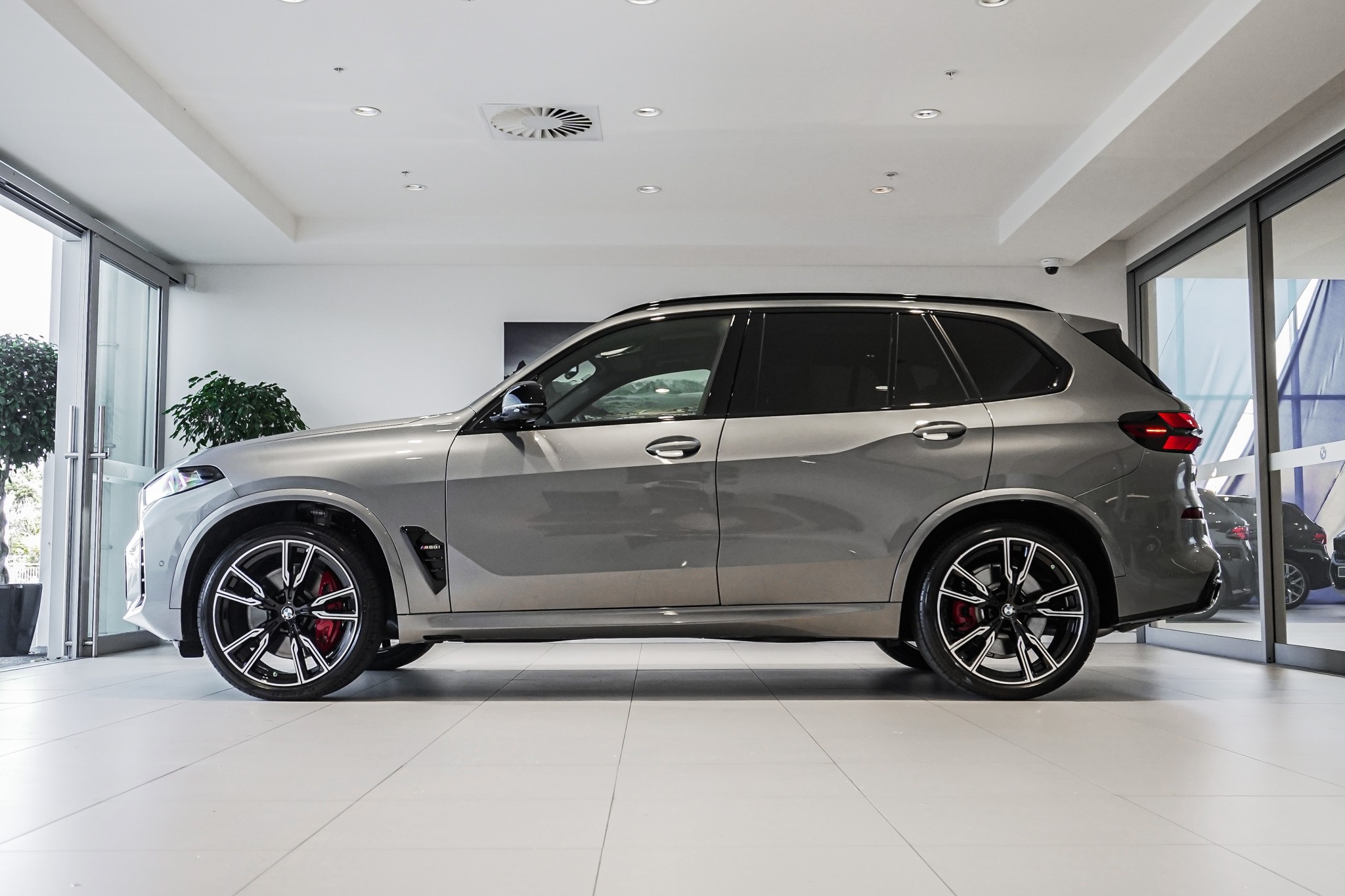 BMW X5 M60i