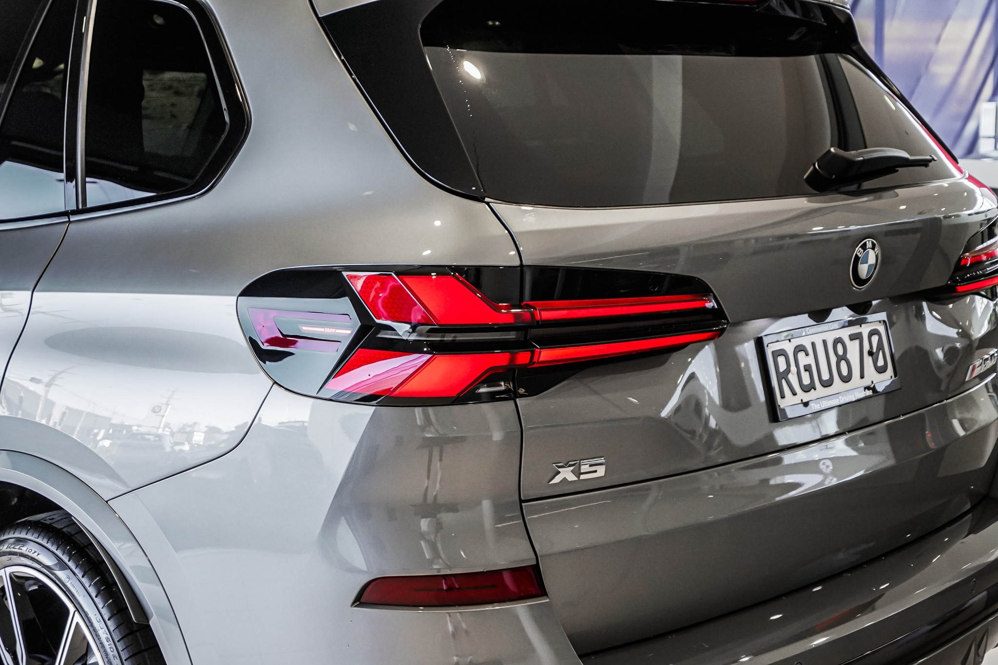 BMW X5 M60i