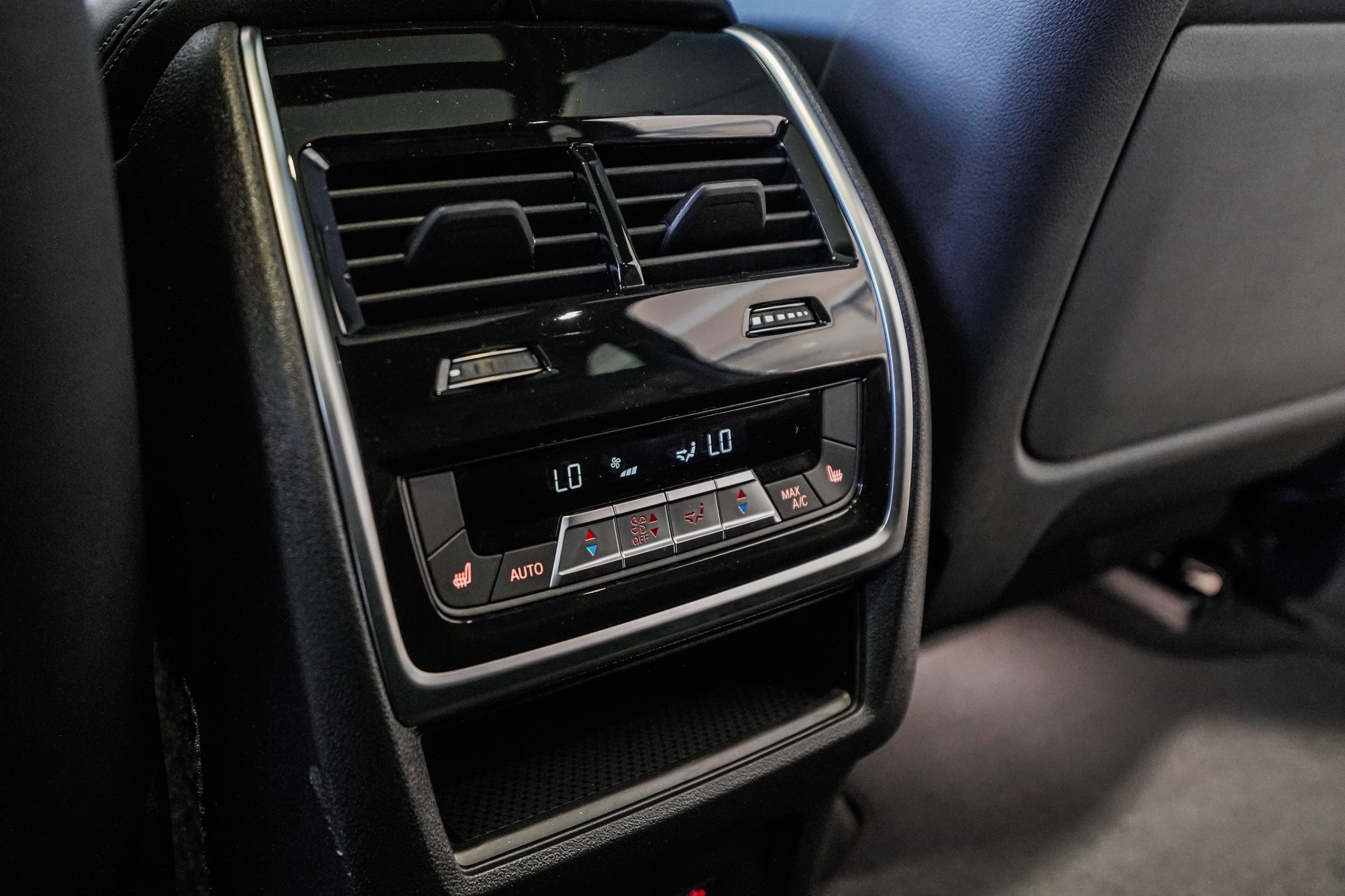 BMW X5 M60i