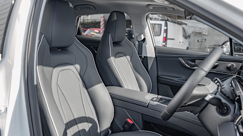 2025 OMODA E5 8