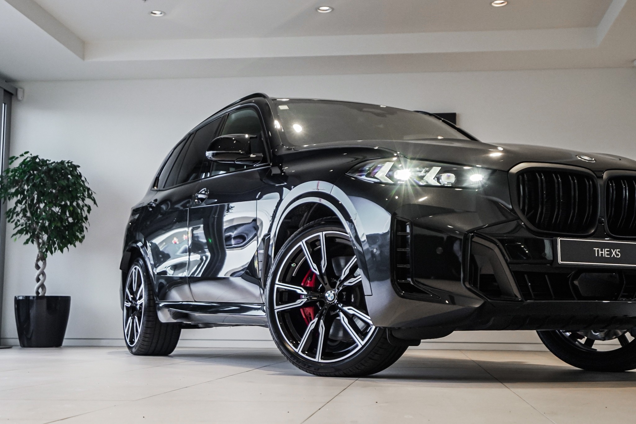 BMW X5 M60i