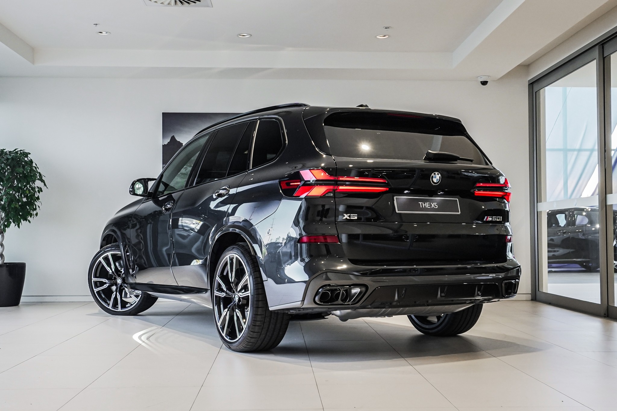 BMW X5 M60i