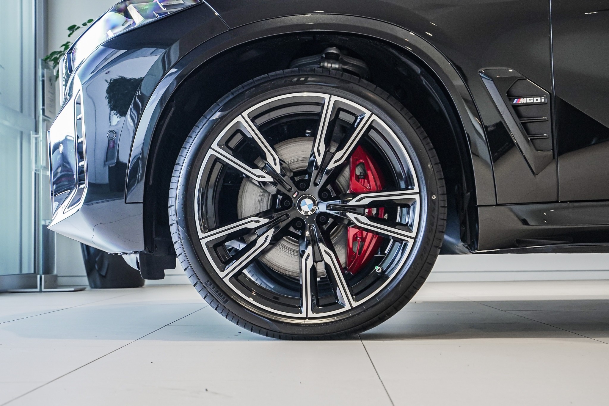 BMW X5 M60i