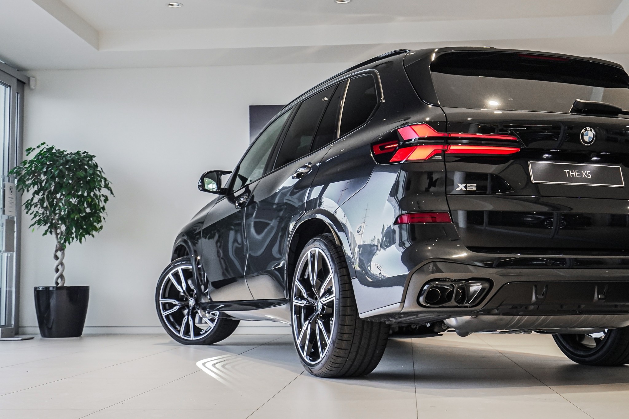 BMW X5 M60i