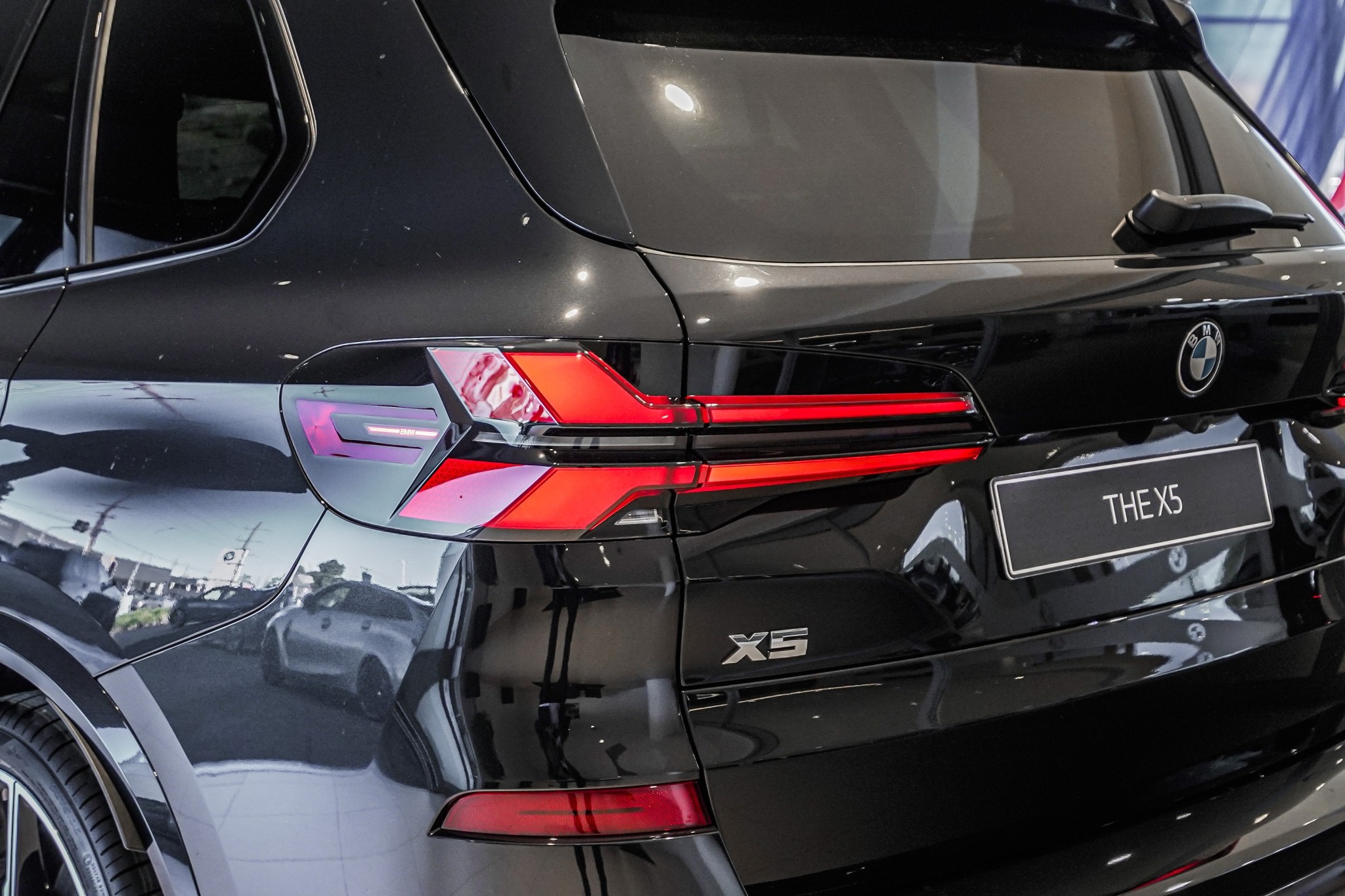 BMW X5 M60i
