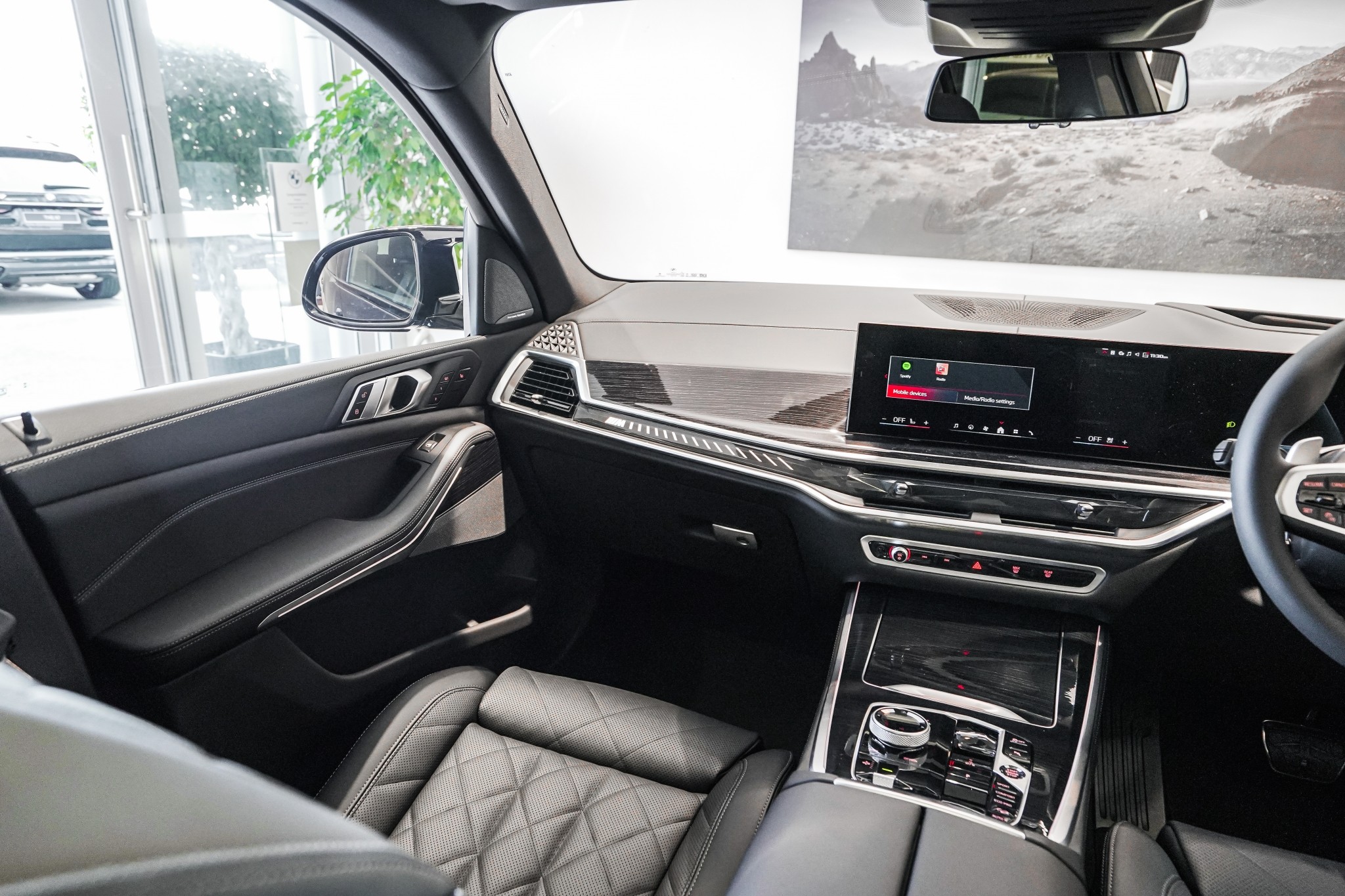 BMW X5 M60i