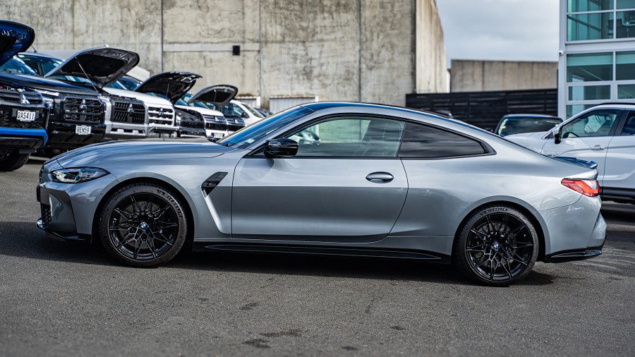 2022 BMW M4 5