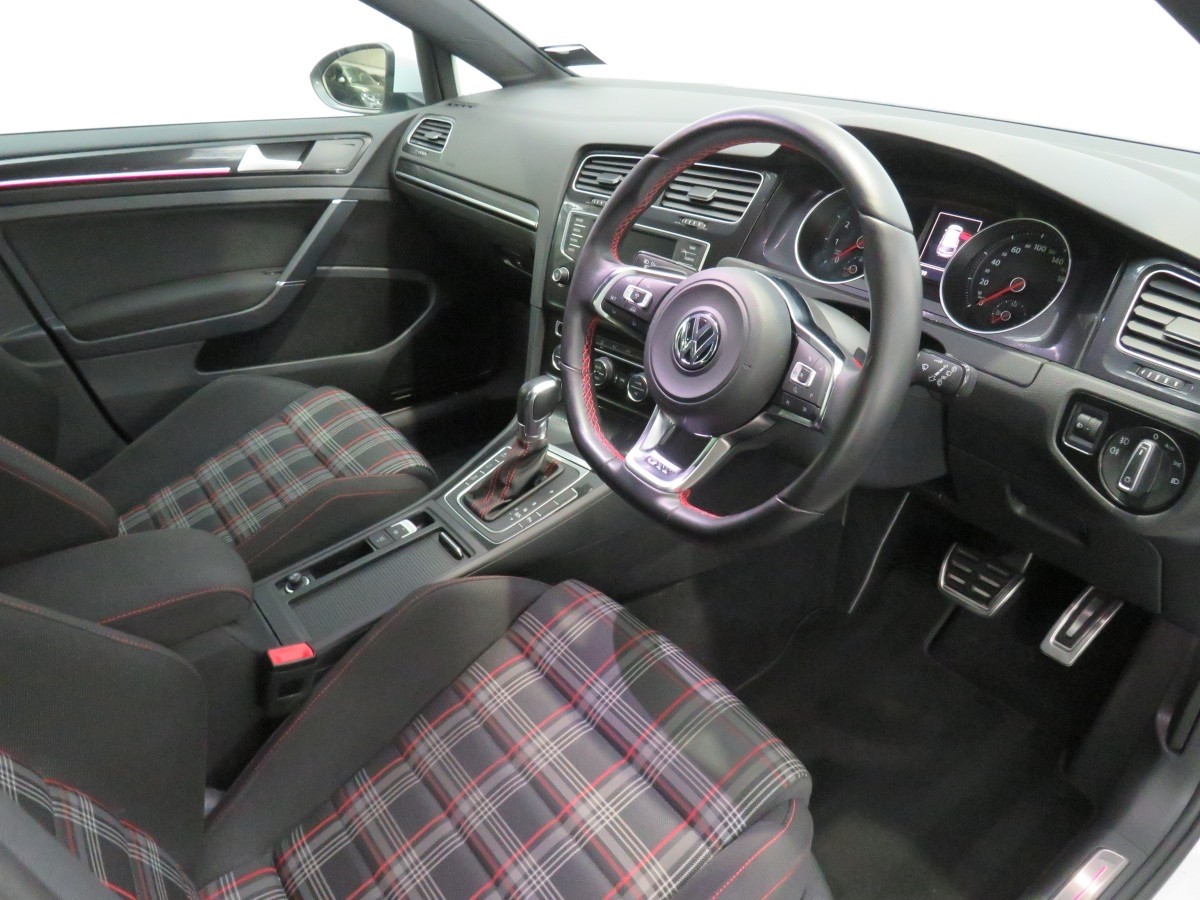Volkswagen Golf GTI 162KW