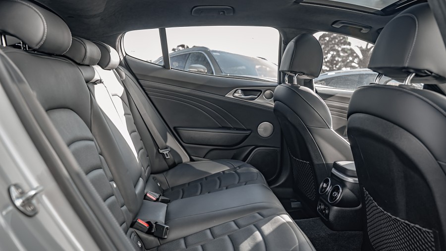 2021 Kia Stinger 18