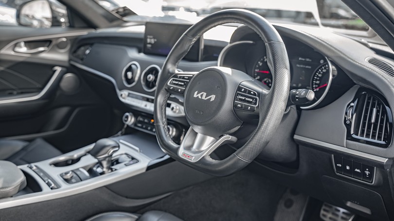 2021 Kia Stinger 9