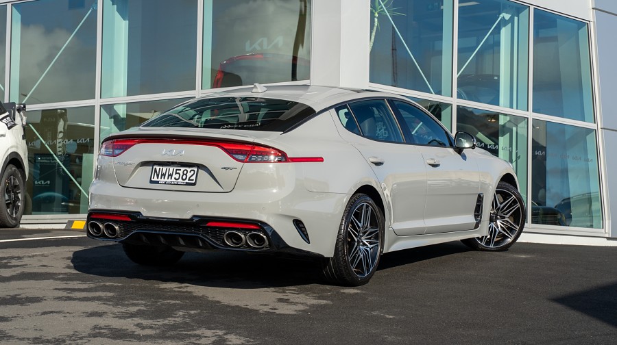 2021 Kia Stinger 2