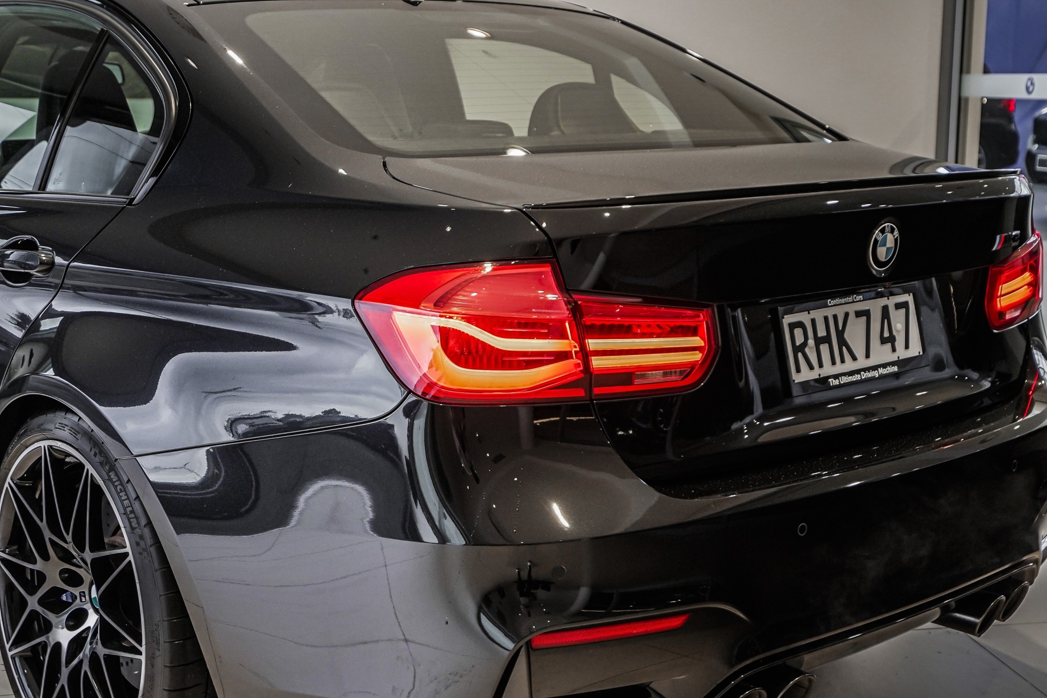 BMW M3 Competition sedan SE