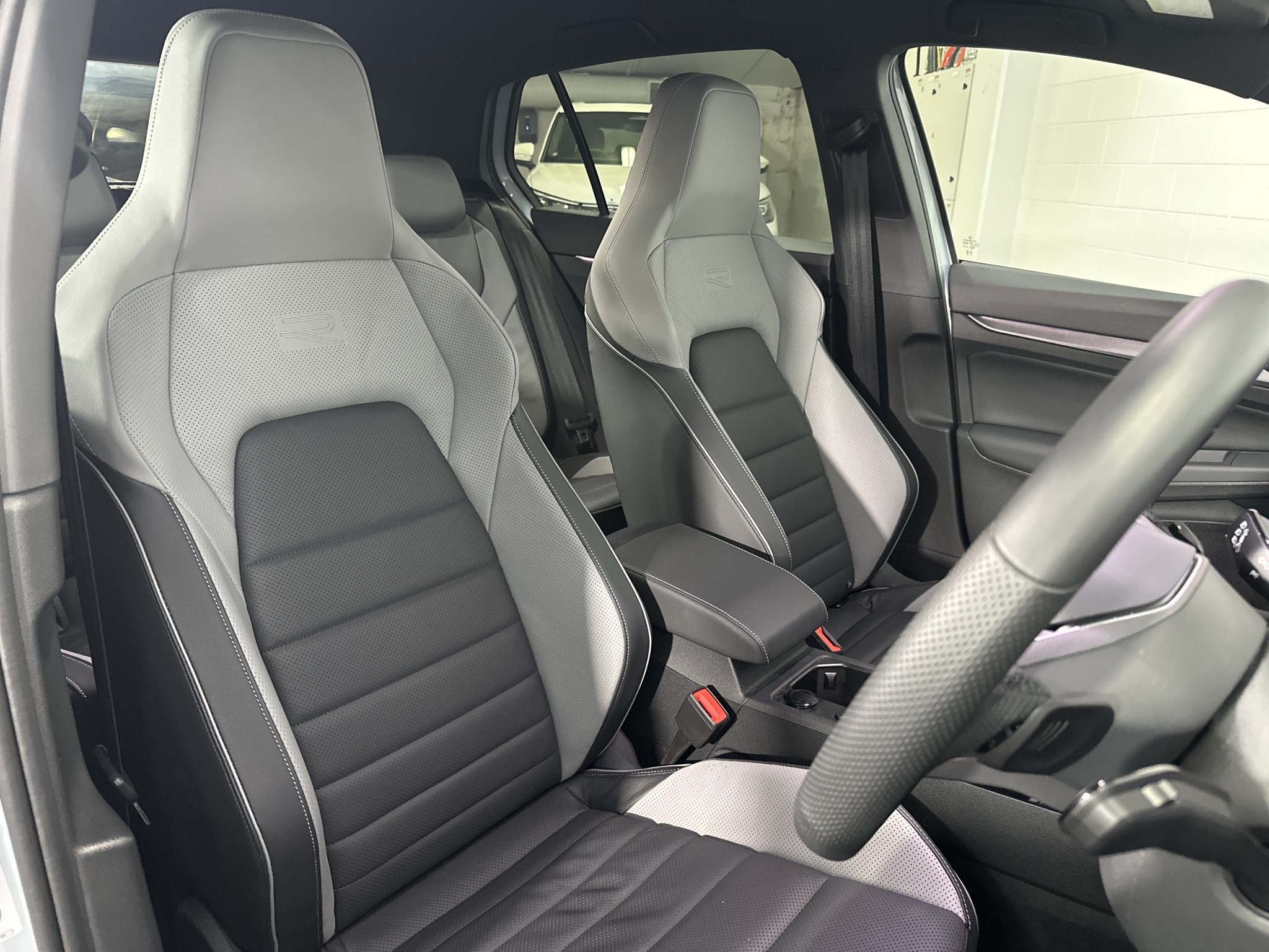 Volkswagen Golf 8.5 R-LINE