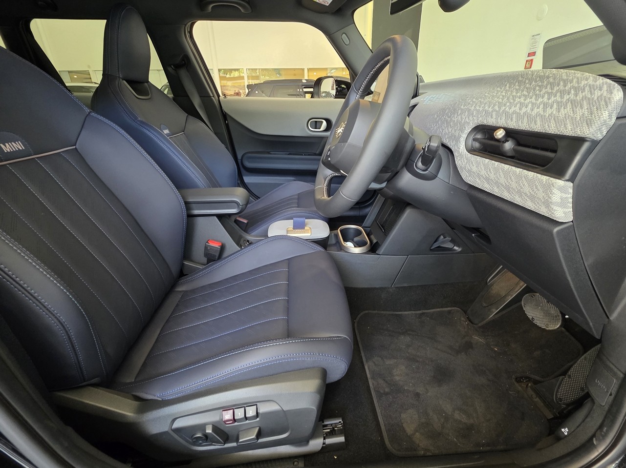 MINI Cooper S 5dr Favoured Spec
