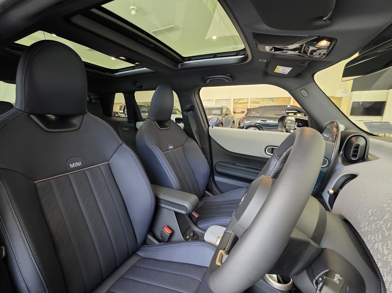 MINI Cooper S 5dr Favoured Spec